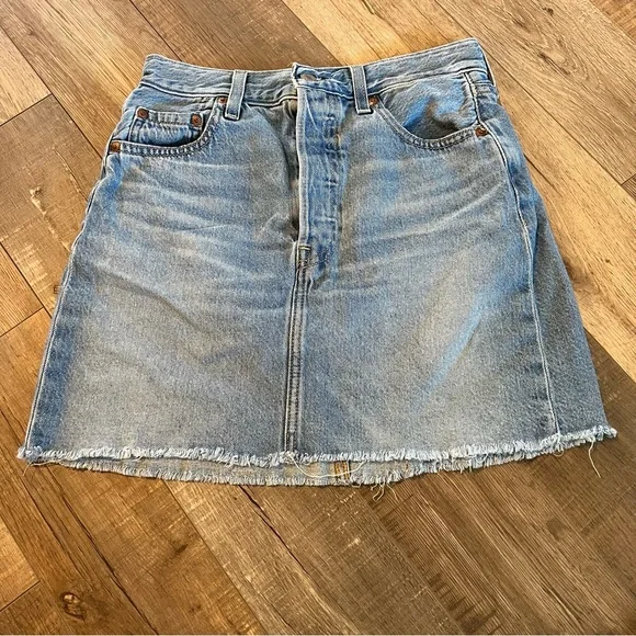 Levi’s Blue Denim Raw Hem Mini Skirt size 26 - Picture 1 of 6